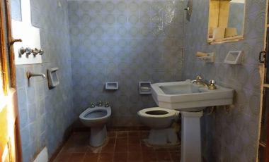 Hermosa Casa-Quinta de 1 Dormitorio en Moreno Lado Norte! Sobre calle Güemes entre Venezuela y Guatemala - Amplio Parque!