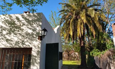 Hermosa Casa-Quinta de 1 Dormitorio en Moreno Lado Norte! Sobre calle Güemes entre Venezuela y Guatemala - Amplio Parque!