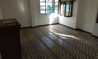 Hermosa Casa-Quinta de 1 Dormitorio en Moreno Lado Norte! Sobre calle Güemes entre Venezuela y Guatemala - Amplio Parque!