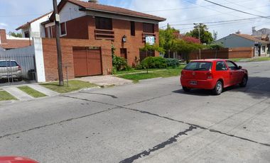 Casa en venta - 4 dormitorios 3 baños - galeria con parrilla - 200mts2 - Mar Del Plata