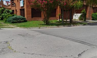 Casa en venta - 4 dormitorios 3 baños - galeria con parrilla - 200mts2 - Mar Del Plata