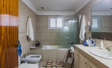 Casa  en venta - 4 Dormitorios 3 Baños - 290 mts2 - General Pacheco