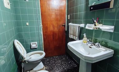 Casa en venta - 3 dormitorios 1 baño - cochera - 145 mts2 - Manuel B Gonnet