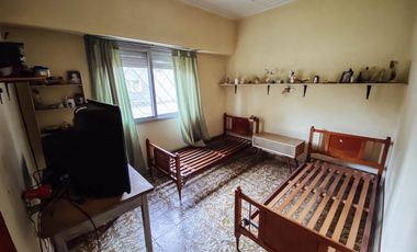 Casa en venta - 3 dormitorios 1 baño - cochera - 145 mts2 - Manuel B Gonnet