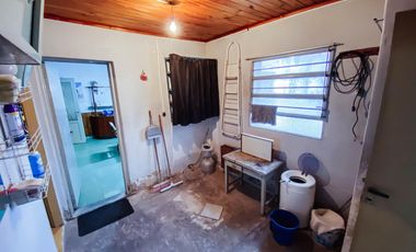 Casa en venta - 3 dormitorios 1 baño - cochera - 145 mts2 - Manuel B Gonnet