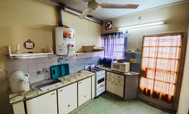 Casa en venta - 3 dormitorios 1 baño - cochera - 145 mts2 - Manuel B Gonnet