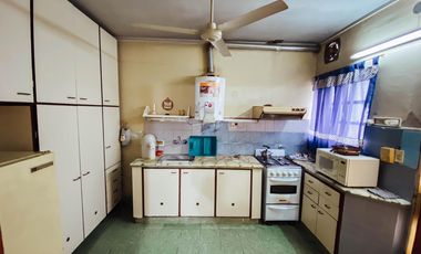 Casa en venta - 3 dormitorios 1 baño - cochera - 145 mts2 - Manuel B Gonnet