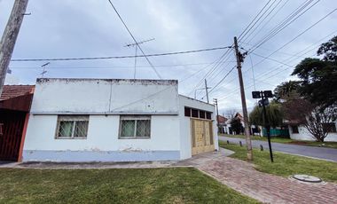 Casa en venta - 3 dormitorios 1 baño - cochera - 145 mts2 - Manuel B Gonnet