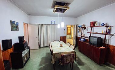 Casa en venta - 3 dormitorios 1 baño - cochera - 145 mts2 - Manuel B Gonnet