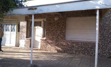 Casa en venta - 4 Dormitorios 2 Baños - 430 mts2 - 9 De Julio