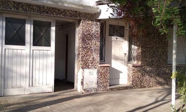 Casa en venta - 4 Dormitorios 2 Baños - 430 mts2 - 9 De Julio