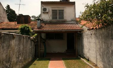 Casa en venta - 3 dormitorios 2 baños - patio parrilla  - 150 mts2 - Martin Coronado