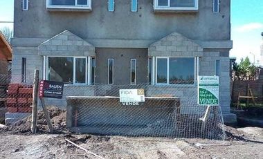 Casa duplex en venta - 2 dormitorios 1 baño - en construcción - 55mts2 - Junin De Los Andes