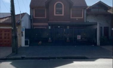 Casa en venta - 4 dormitorios 2 baños - 230mts2 - Sarandi