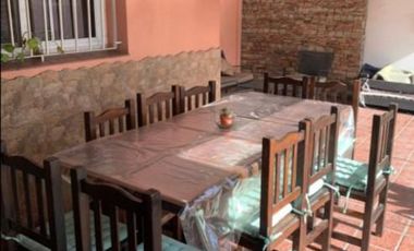 Casa en venta - 4 dormitorios 2 baños - 230mts2 - Sarandi
