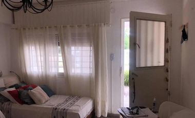 Casa en venta - 2 dormitorios 2 baños - 240mts2 - Carmen De Areco