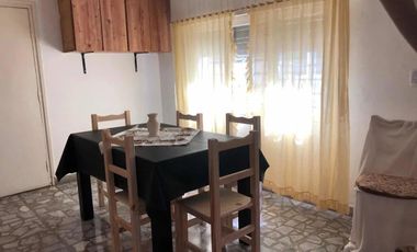 Casa en venta - 2 dormitorios 2 baños - 240mts2 - Carmen De Areco