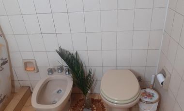 Casa en venta - 2 dormitorios 2 baños - local - patio - 300mts2- Tortuguitas