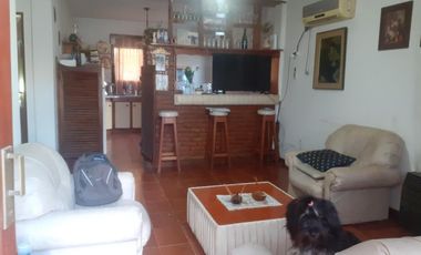Casa en venta - 2 dormitorios 2 baños - local - patio - 300mts2- Tortuguitas