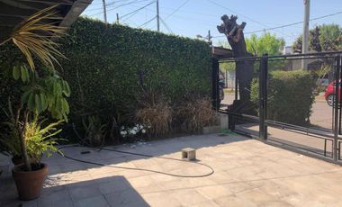 Casa en venta - 3 dormitorios 1 baño - patio y pileta - 450mts2 - Ezpeleta Este