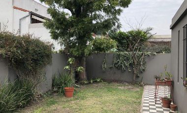 Casa en venta - 2 dormitorios 2 baños - 78mts2 - Jose Marmol