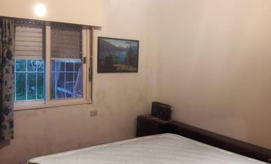 Casa en venta - 5 dormitorios 2 baños - patio departamento - 300mts2 - Merlo