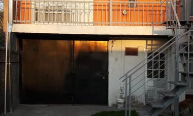 Casa en venta - 5 dormitorios 2 baños - patio departamento - 300mts2 - Merlo