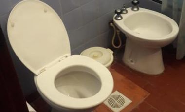 Casa en venta - 5 dormitorios 2 baños - patio departamento - 300mts2 - Merlo