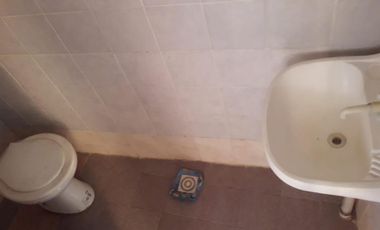 Casa en venta - 5 dormitorios 2 baños - patio departamento - 300mts2 - Merlo