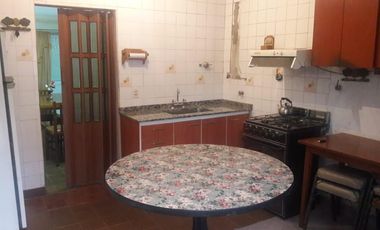 Casa en venta - 5 dormitorios 2 baños - patio departamento - 300mts2 - Merlo