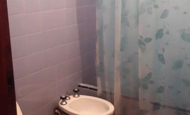 Casa en venta - 5 dormitorios 2 baños - patio departamento - 300mts2 - Merlo