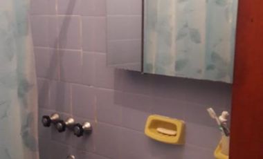 Casa en venta - 5 dormitorios 2 baños - patio departamento - 300mts2 - Merlo