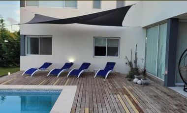 Casa en venta - 5 Dormitorios 4 Baños - 1.550Mts2 - Pinamar