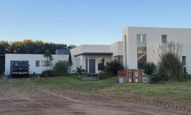 Casa en venta - 5 Dormitorios 4 Baños - 1.550Mts2 - Pinamar