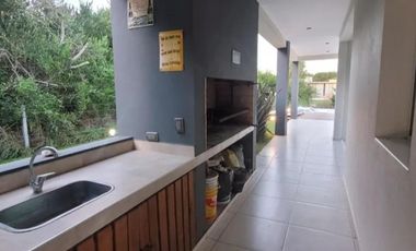 Casa en venta - 5 Dormitorios 4 Baños - 1.550Mts2 - Pinamar