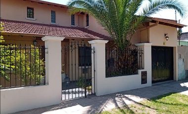 Casa en venta - 4 dormitorios 3 baños - quincho pileta - 348mts2  - Don Torcuato