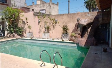 Casa en venta - 4 dormitorios 3 baños - quincho pileta - 348mts2  - Don Torcuato