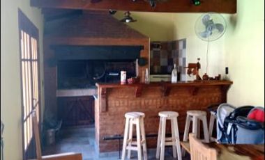 Casa en venta - 4 dormitorios 3 baños - quincho pileta - 348mts2  - Don Torcuato