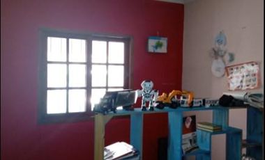 Casa en venta - 4 dormitorios 3 baños - quincho pileta - 348mts2  - Don Torcuato