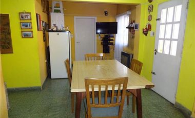 Casa en venta - 3 dormitorios 2 baños - 149mts2 - José León Suarez