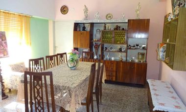Casa en venta - 3 dormitorios 2 baños - 149mts2 - José León Suarez