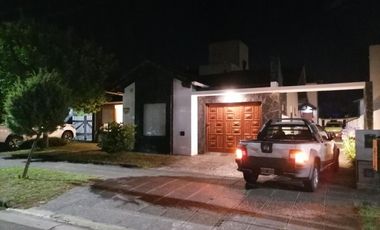 Casa en alquiler temporario - 2 Dormitorios 2 Baños - Mar de Ajó
