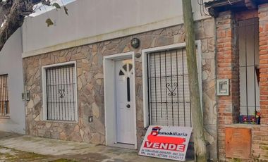 Casa en venta - 2 Dormitorios 1 Baño - 138mts2 - Chivilcoy
