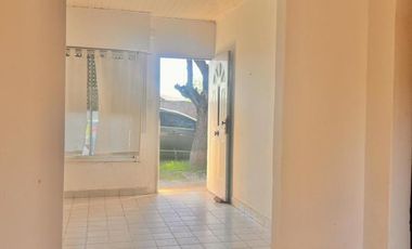 Casa en venta - 2 Dormitorios 1 Baño - 138mts2 - Chivilcoy