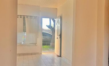 Casa en venta - 2 Dormitorios 1 Baño - 138mts2 - Chivilcoy