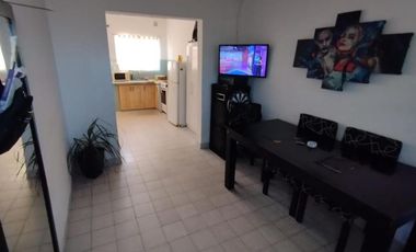 Casa en venta - 2 Dormitorios 1 Baño - 138mts2 - Chivilcoy