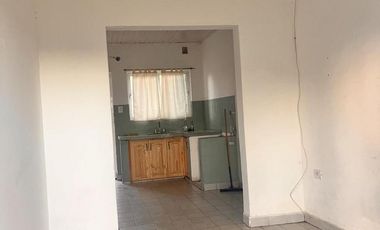 Casa en venta - 2 Dormitorios 1 Baño - 138mts2 - Chivilcoy