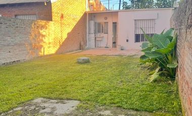 Casa en venta - 2 Dormitorios 1 Baño - 138mts2 - Chivilcoy