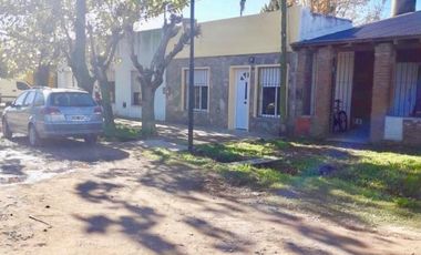 Casa en venta - 2 Dormitorios 1 Baño - 138mts2 - Chivilcoy