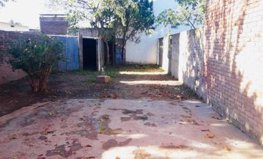 Casa en venta - 2 Dormitorios 1 Baño - 138mts2 - Chivilcoy